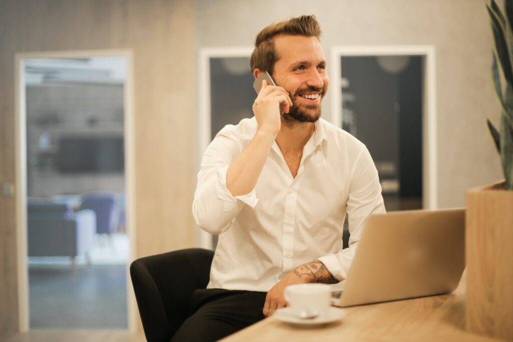 man using smartphone on chair for meeting with clients Photo by bruce mars